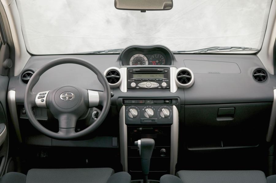 Торпедо Scion xA 2006 года  (фото 3 из 21)